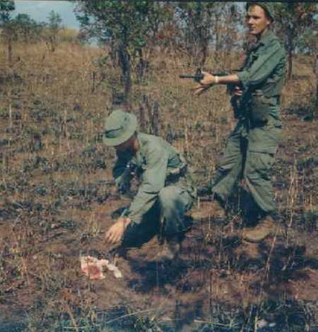 000LANCE 9.JPG (29807 bytes)